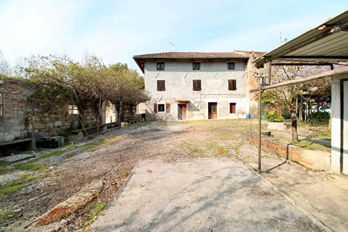 Casa quadrilocale in vendita in Via Molini, Gonars