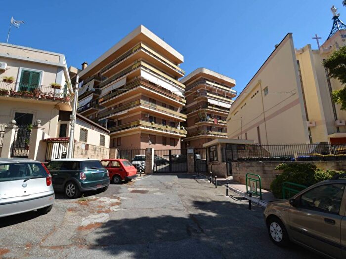 Appartamento quadrilocale in affitto in Via Pietro Castelli, Gravitelli, Messina