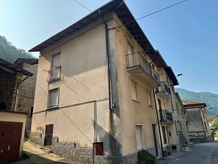 Casa con 5 locali in vendita in Pratomolone, Erve
