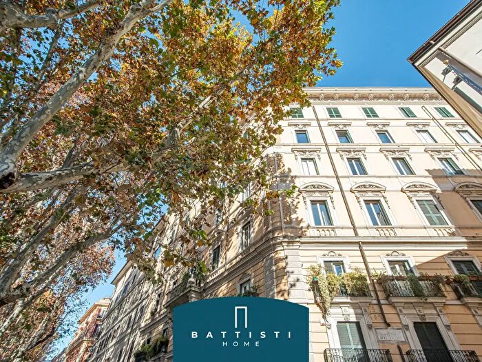 Appartamento trilocale in vendita in Passeggiata di Ripetta, Roma