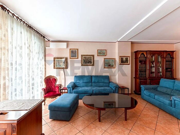 Appartamento trilocale in vendita in Via Masotto, Milano