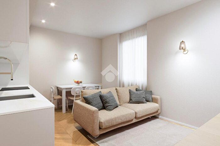 Appartamento trilocale in vendita in Via Cenisio, Milano