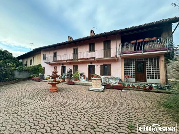 Casa con 6 locali in vendita in Verrua Savoia