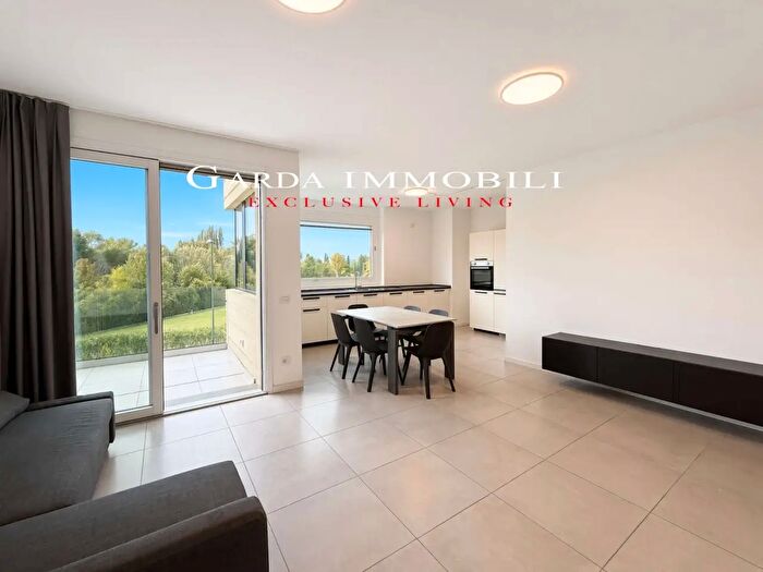 Appartamento trilocale in vendita in Via Francesco Agello, Desenzano Del Garda