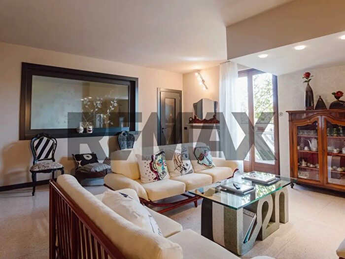 Casa con 10 locali in vendita in Via Camillo Golgi, Palazzolo Sull'Oglio