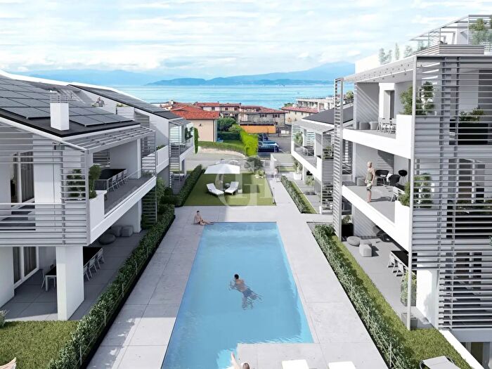 Appartamento trilocale in vendita in Via Fornaci, Peschiera Del Garda