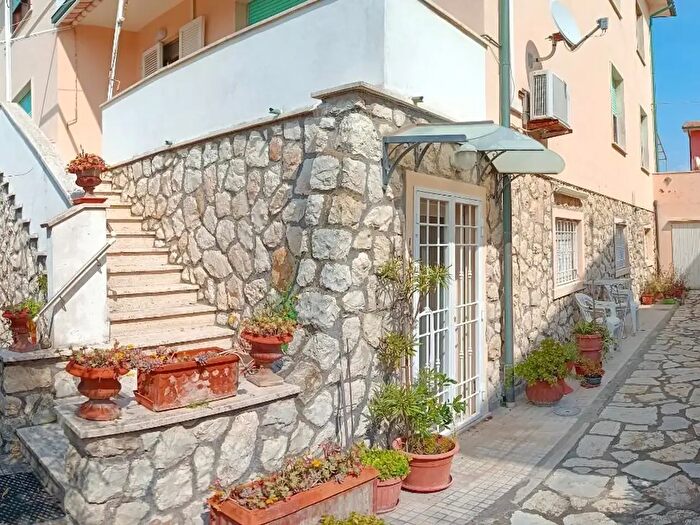 Appartamento con 5 locali in vendita in Rosignano Marittimo