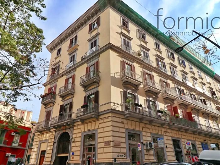 Appartamento quadrilocale in vendita in Napoli