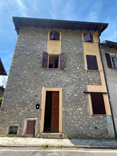 Casa trilocale in vendita in Via Sornico a, Lierna