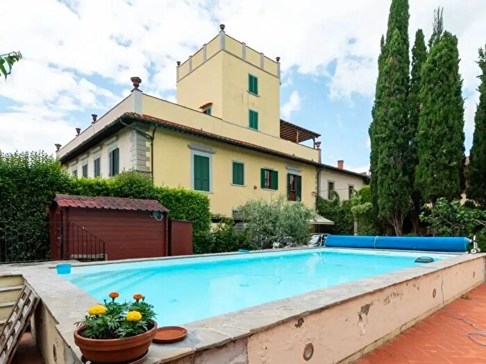Casa con 7 locali in vendita in Firenze