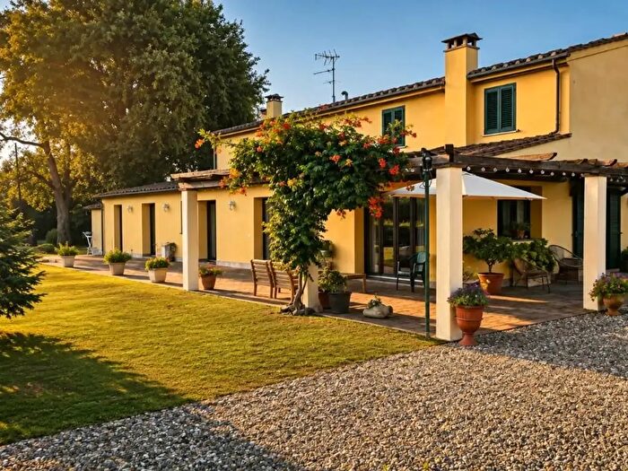 Appartamento con 7 locali in vendita in San Giuliano Terme