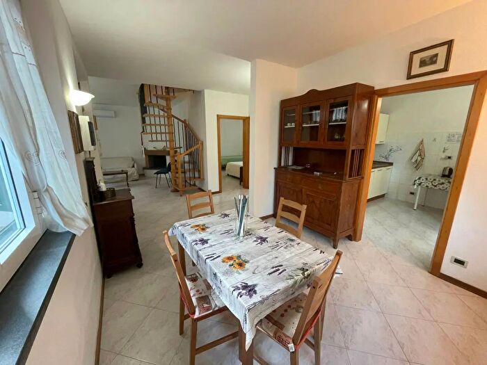 Casa con 6 locali in vendita in Via Nevilio Casarosa, Cascina