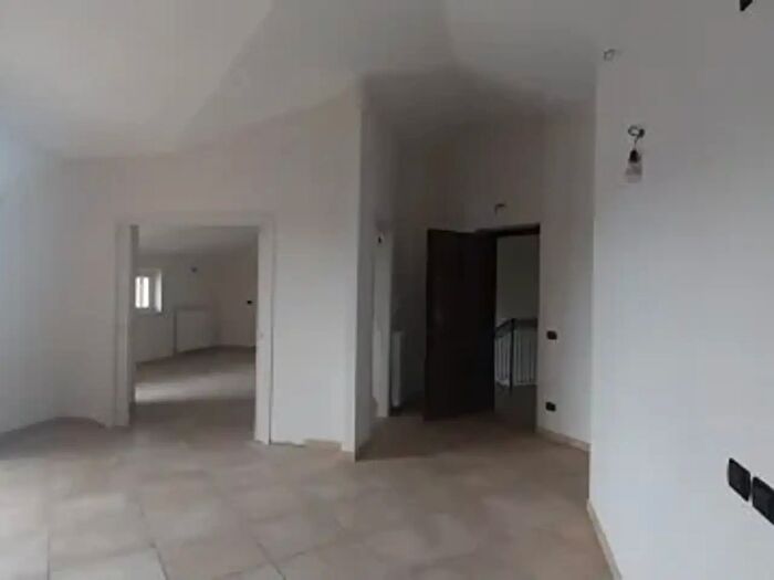 Casa quadrilocale in affitto in Via Nino Rota, Villa Di Briano