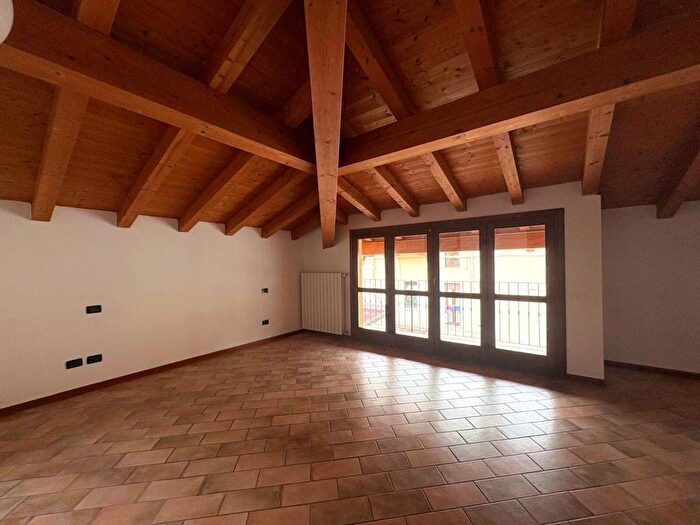 Appartamento trilocale in affitto in Via Brescia, Centro, Nave