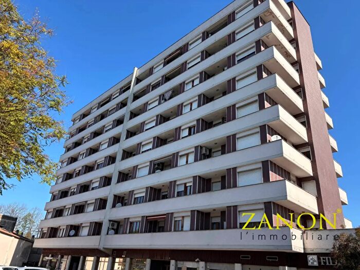 Appartamento con 7 locali in vendita in Via Trento, Gorizia