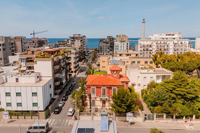 Casa con 9 locali in vendita in Via Mogadiscio, Bari