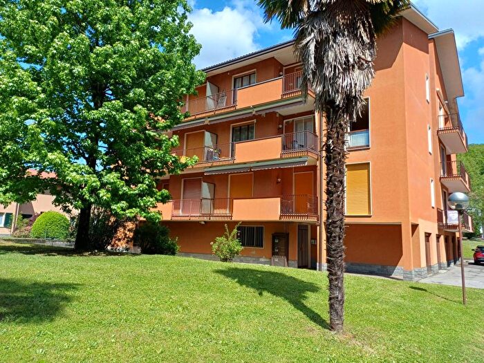 Appartamento trilocale in affitto in Via Vittorio Veneto, Centro, Calco