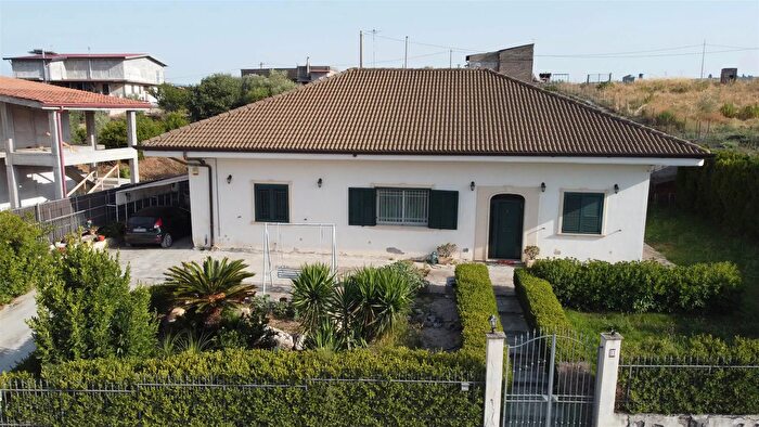 Casa con 7 locali in vendita in Bachelet II Traversa, Scordia
