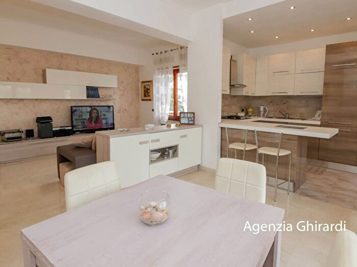 Appartamento monolocale in affitto in Via Briscata, Sestri Ponente, Genova