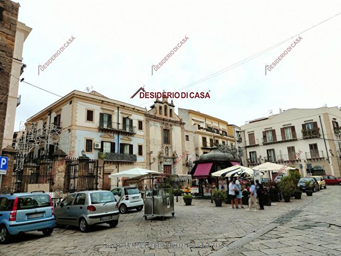 Appartamento trilocale in vendita in Piazza Beati Paoli Palermo Pa Italia, Palermo