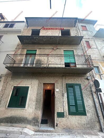 Casa con 9 locali in vendita in Via Giuseppe Mazzini Lascari Pa Italia, Lascari