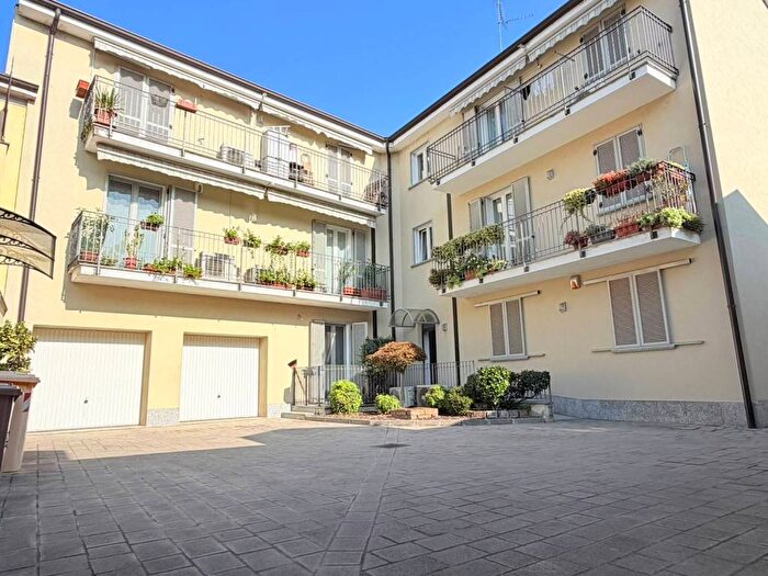 Appartamento bilocale in vendita in Piazza Giacinto Motta, Centro, Mortara