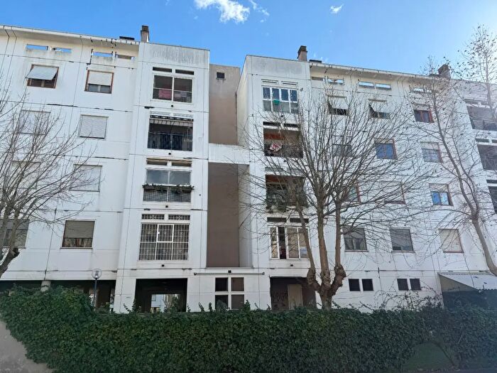 Appartamento trilocale in vendita in Via Achille Funi, Roma