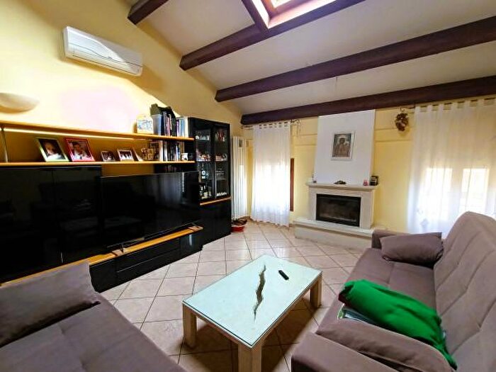 Casa con 6 locali in vendita in Via Angeli, Adria