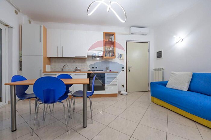 Appartamento con 6 locali in affitto in Via Caduti sul Lavoro, Chieti