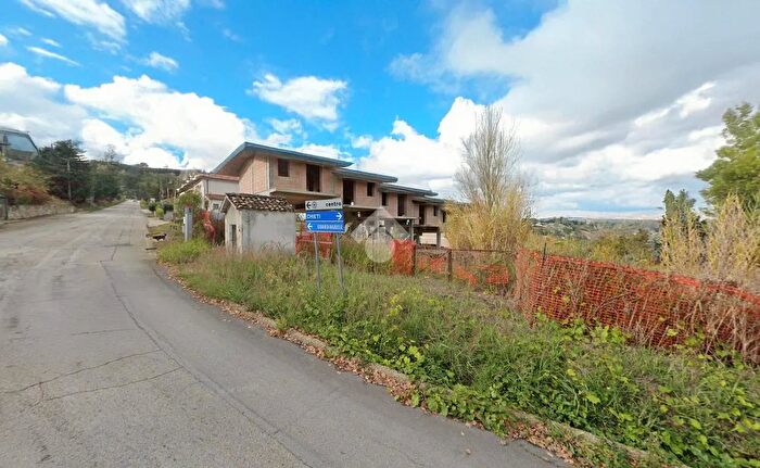 Casa trilocale in vendita in Contrada Canale, Bucchianico