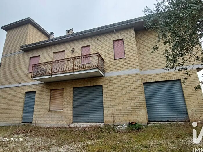 Casa con 16 locali in vendita in Via Colle Arena, Castignano
