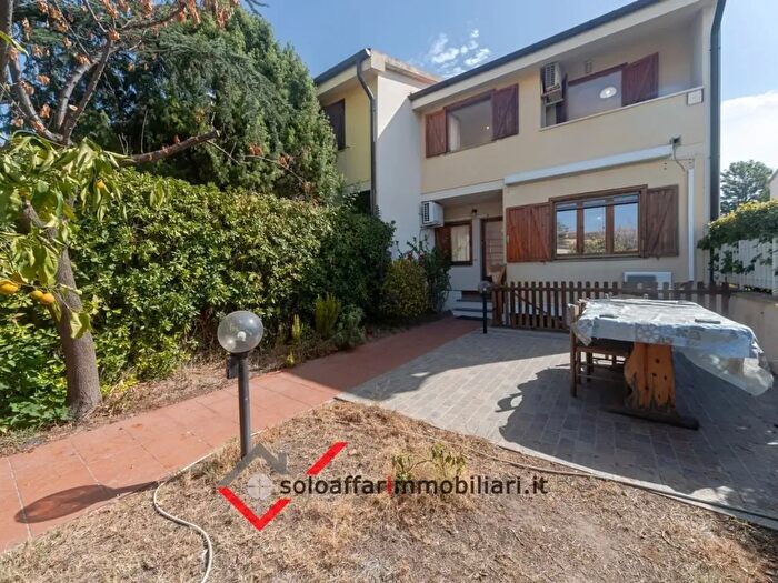 Casa con 5 locali in vendita in Via Modena Snc, Olbia