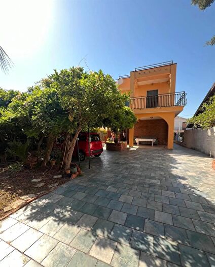 Casa con 7 locali in vendita in Villaggio Gelsari Augusta, Augusta