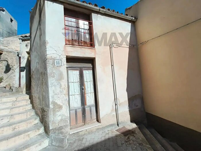 Casa con 7 locali in vendita in Salita Santa Chiara, Modica