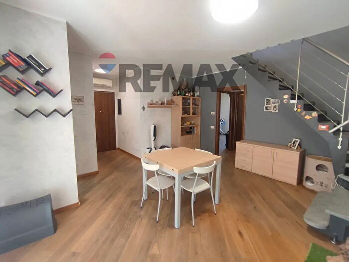 Appartamento quadrilocale in vendita in Via Ligari, Turate