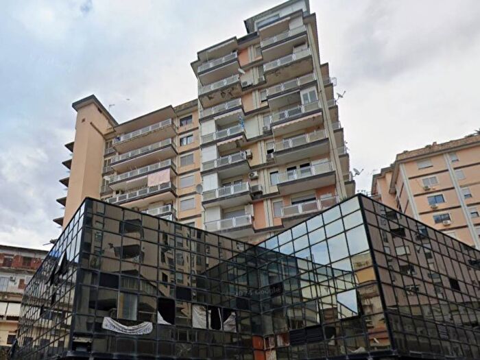 Appartamento trilocale in affitto in Via Enrico Cosenz, Garibaldi Ferrovia, Napoli