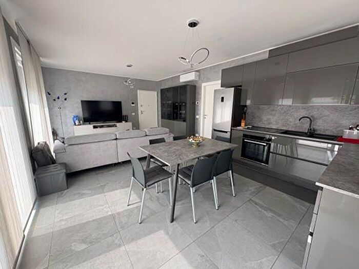 Appartamento con 6 locali in vendita in Via Marco Valerio Marziale, Abano Terme