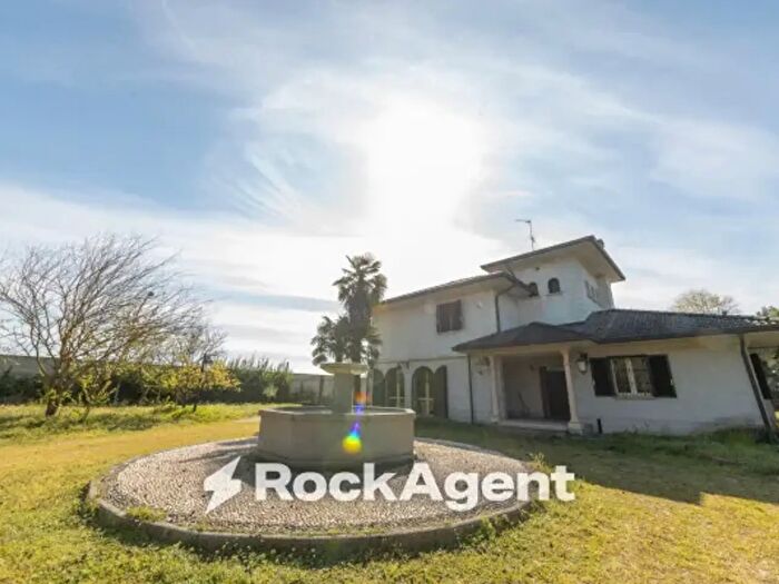 Casa con 6 locali in vendita in Corso Genova, Vigevano