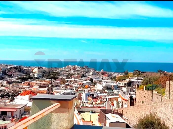 Appartamento con 6 locali in vendita in Forio