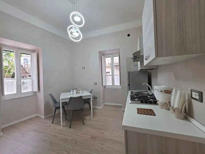 Appartamento trilocale in affitto in Via Bartolomeo Prignano, Salerno