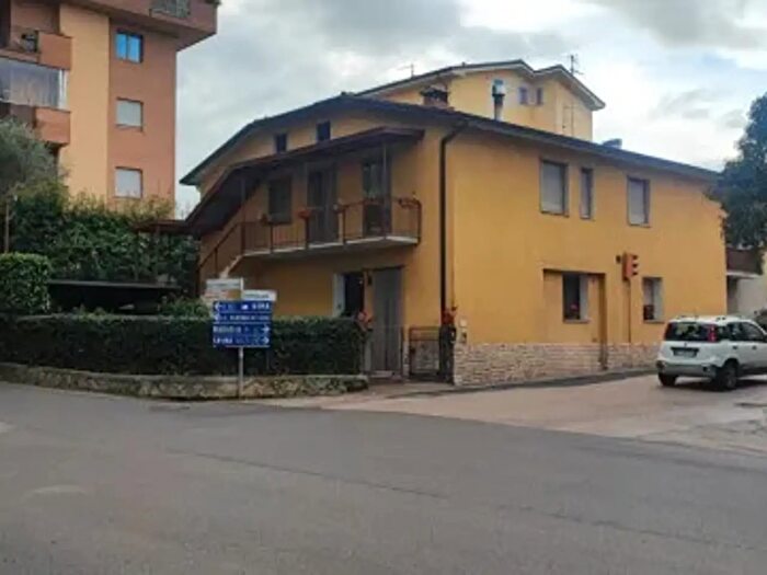 Casa con 6 locali in vendita in Strada Settevalli, Perugia