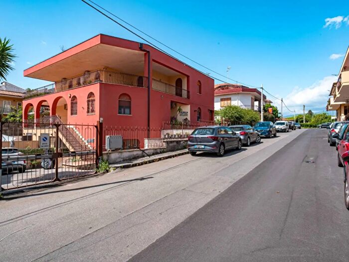 Appartamento bilocale in vendita in Via delle Viole, Riposto
