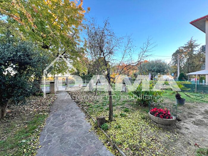 Casa con 7 locali in vendita in Via Trentola, Forli