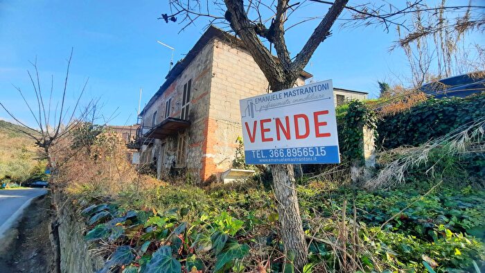 Casa con 8 locali in vendita in Veroli