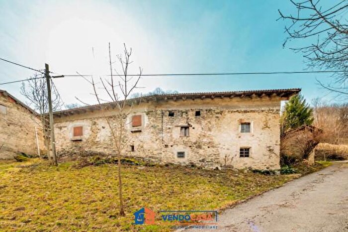 Casa con 5 locali in vendita in Via Buscaiè, Boves