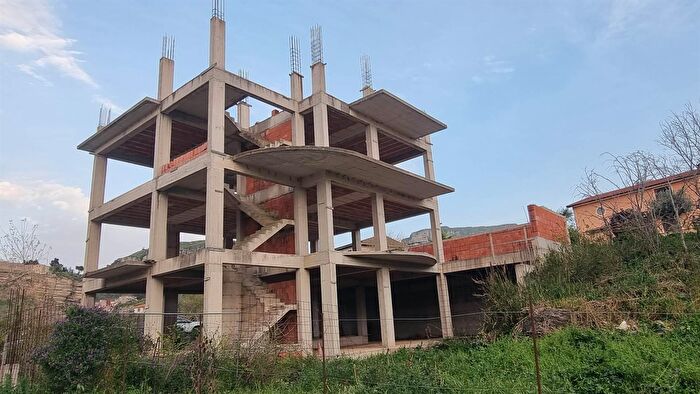 Casa con 15 locali in vendita in Corleone