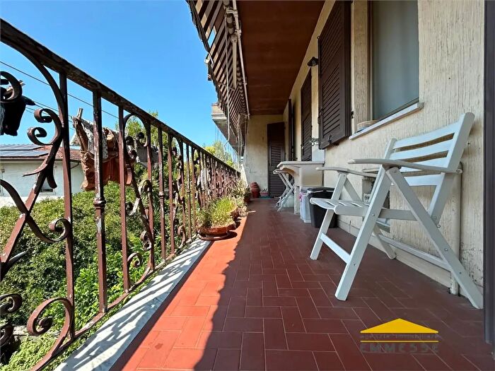 Appartamento con 6 locali in vendita in Massa