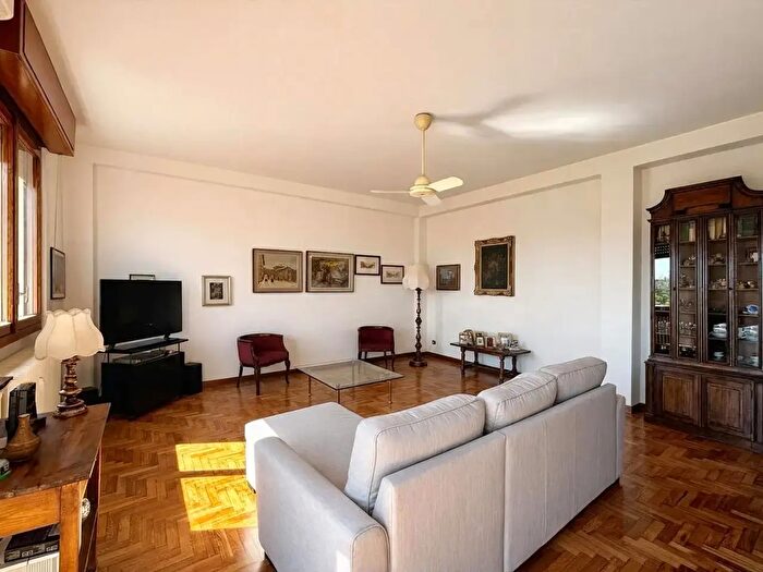 Appartamento trilocale in vendita in Viale Cassala, Milano