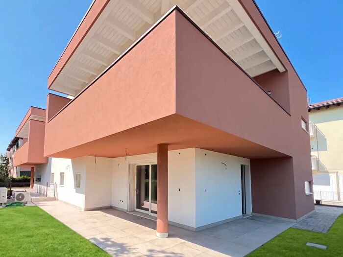 Casa con 5 locali in vendita in Loreggia