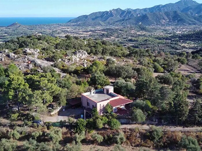 Casa con 7 locali in vendita in Nuraghe Puliga, Loceri